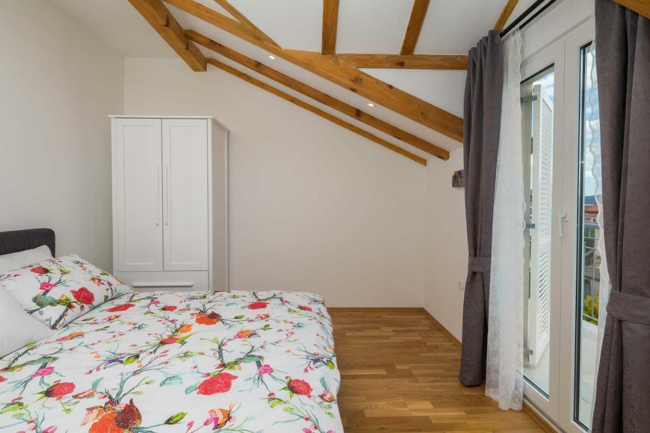 Appartamento Otium Kaštela Esterno foto